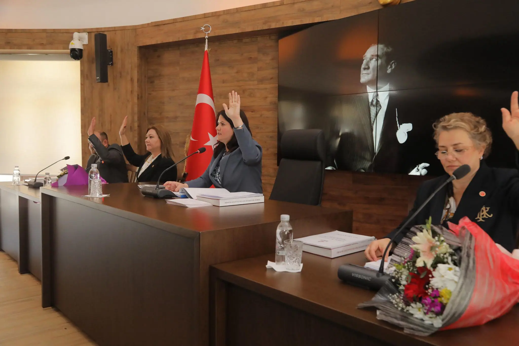 BAŞKAN GENCAN: “BİRLİKTE BAŞARDIK, BİRLİKTE DAHA İLERİYE TAŞIYACAĞIZ” galeri görseli